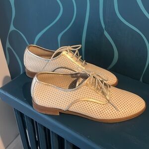 Cream oxford lace up leather flats size 8/38